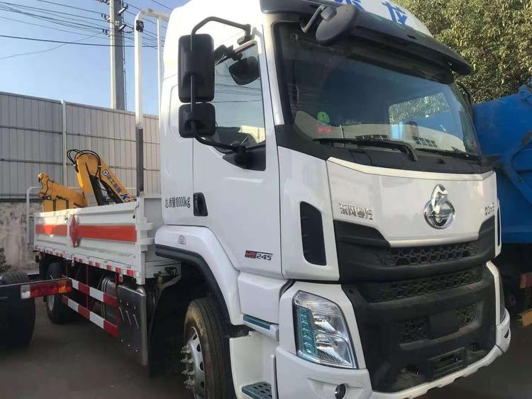 柳汽带吊国六气瓶车
