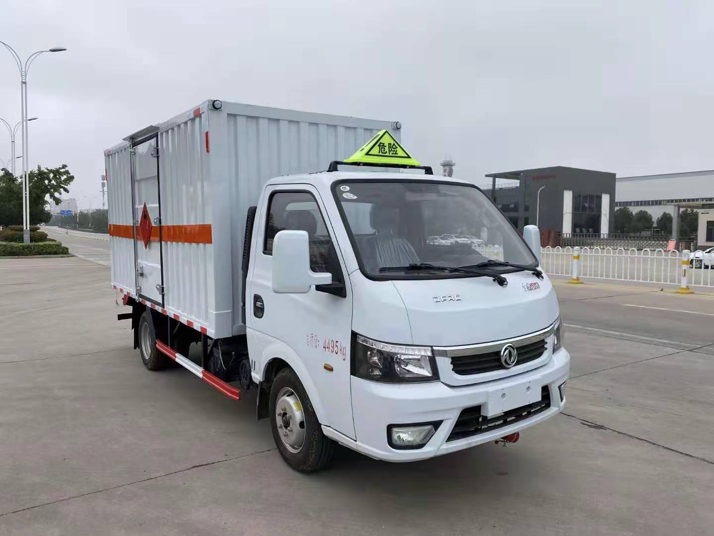 东风途逸柴油国六瓦楞板危险品运输车