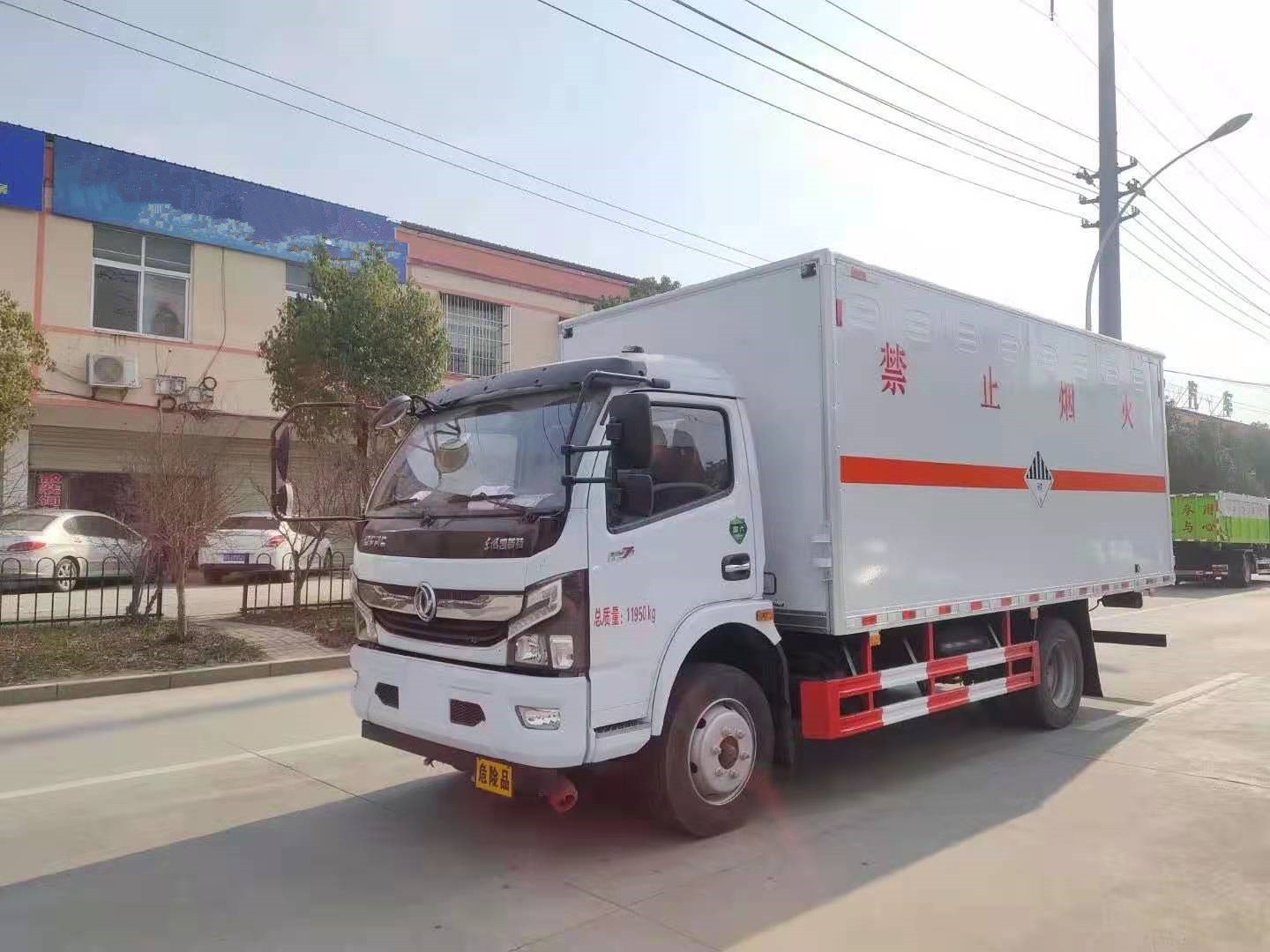 东风凯普特国六杂项危险品厢式车