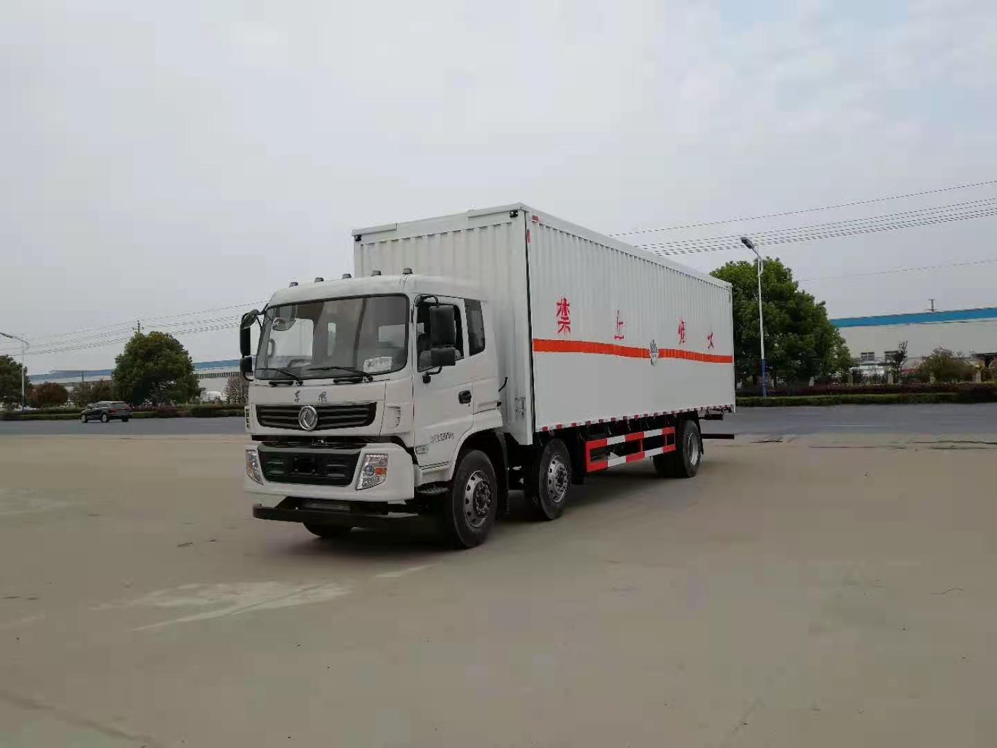东风专底前四后四9米5危险品车