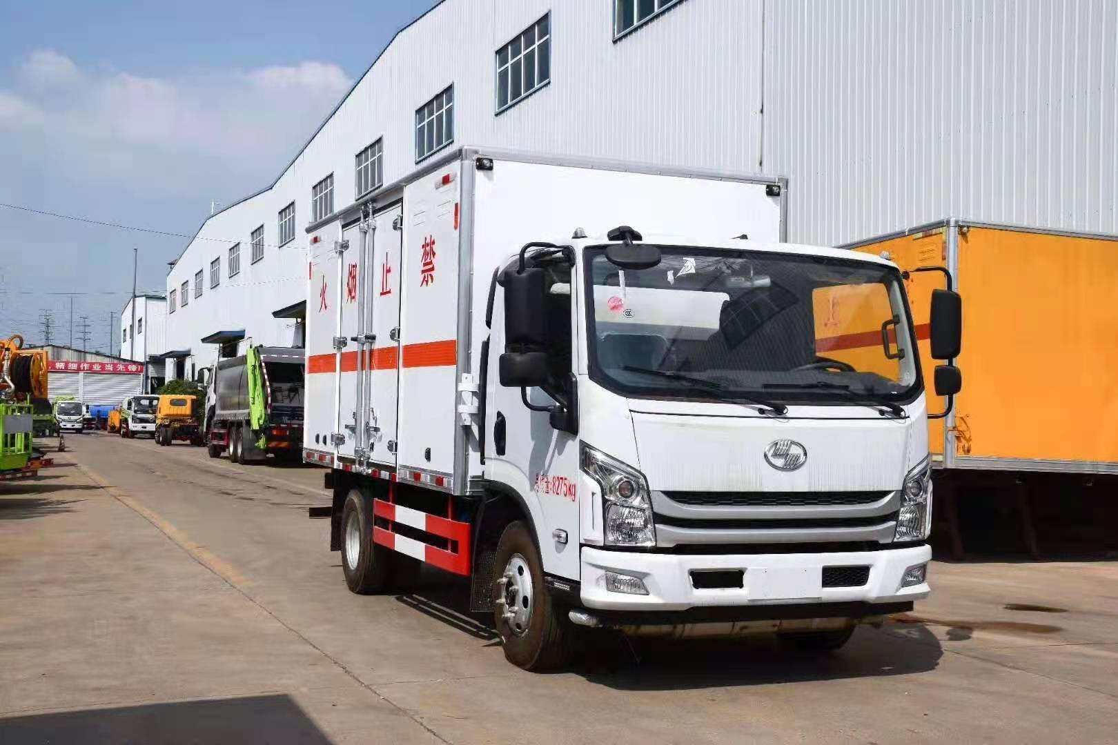 跃进C500国六黄牌4米2危险品车