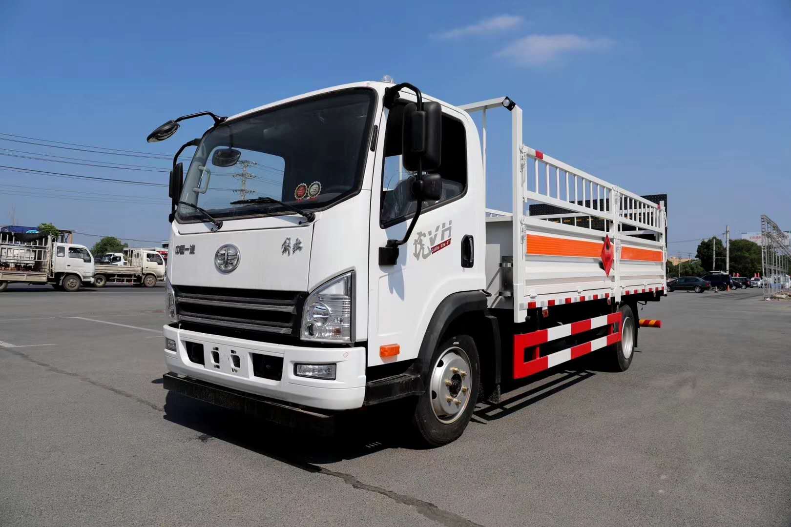 解放5米1带液压尾板气瓶车