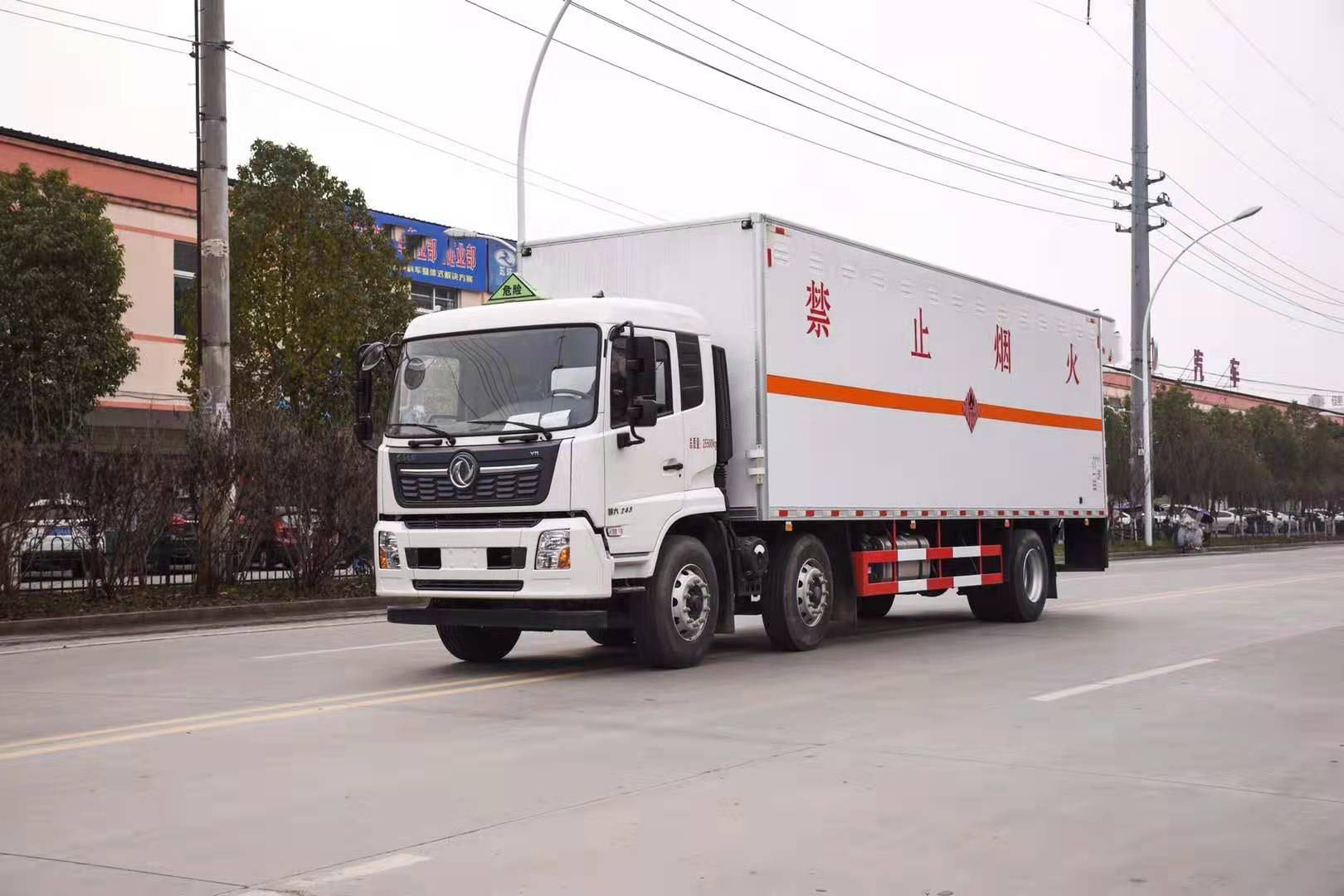 东风天锦7米7国六危险品车