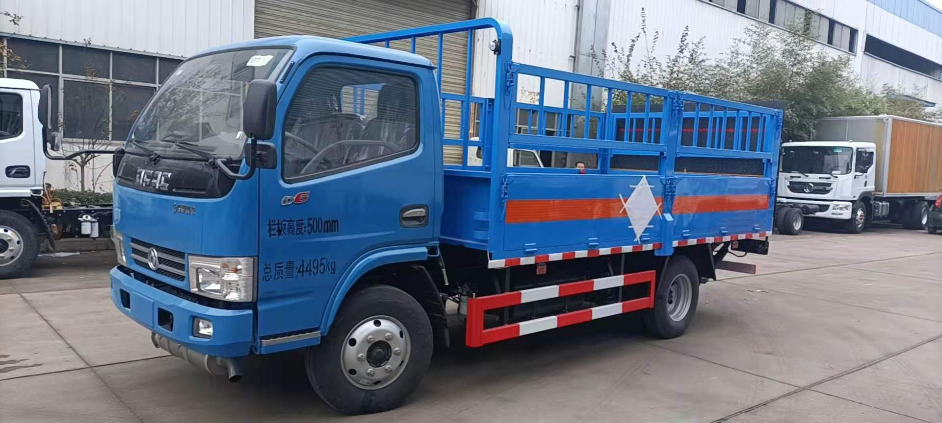 东风4米2黄牌带液压尾板气瓶车