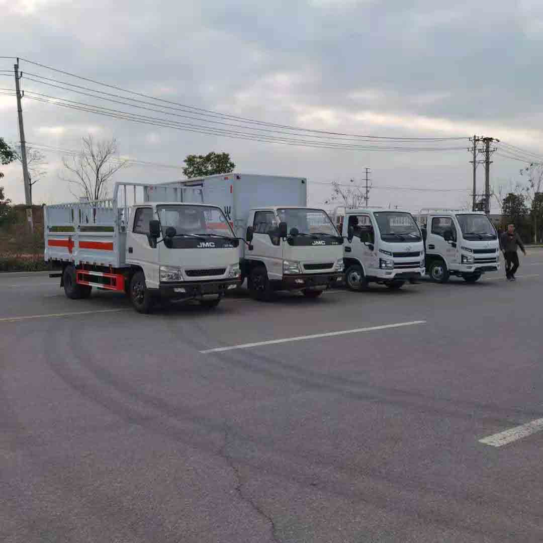青岛李总订购4台危险品车