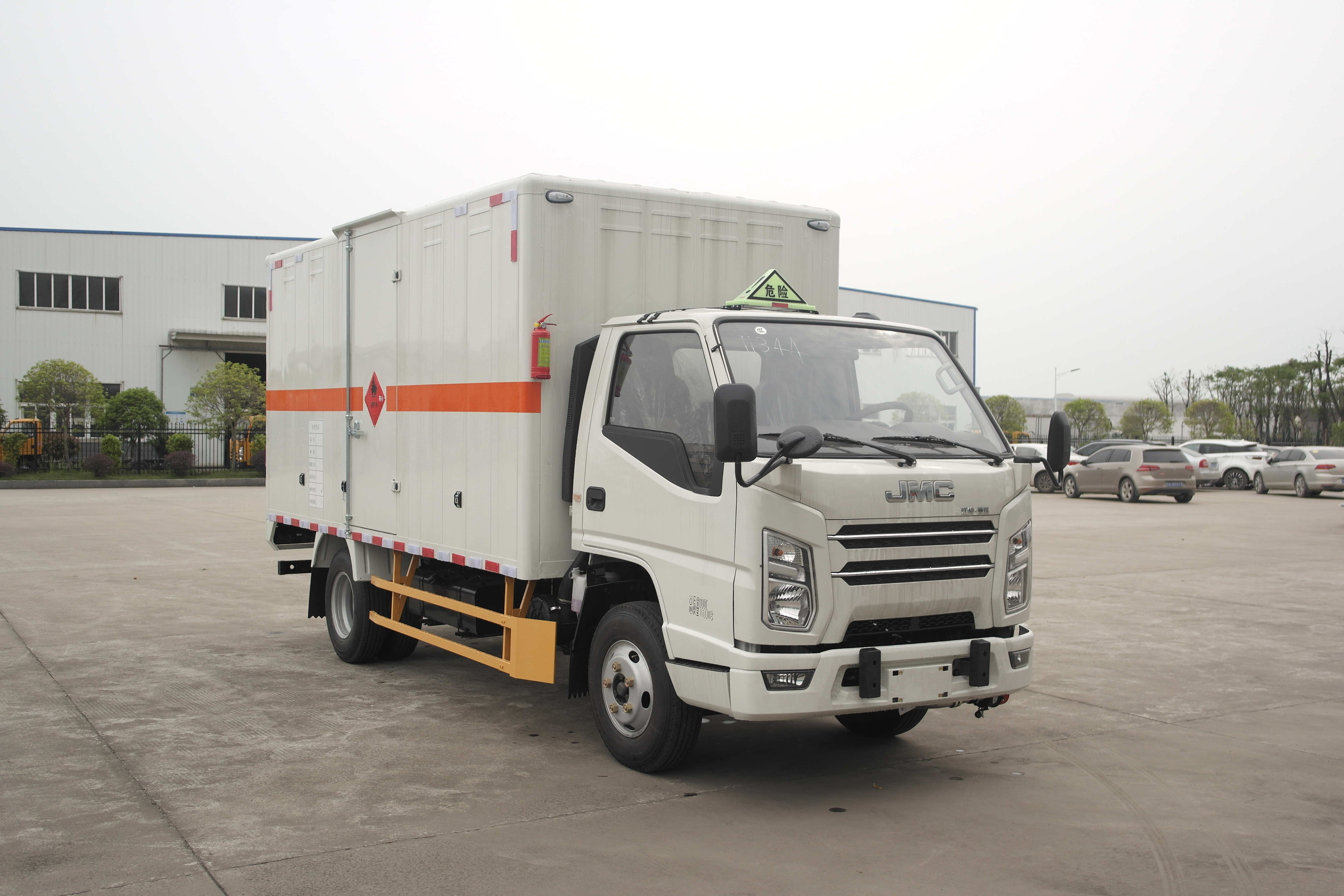 江铃国六单层平板式危险品车