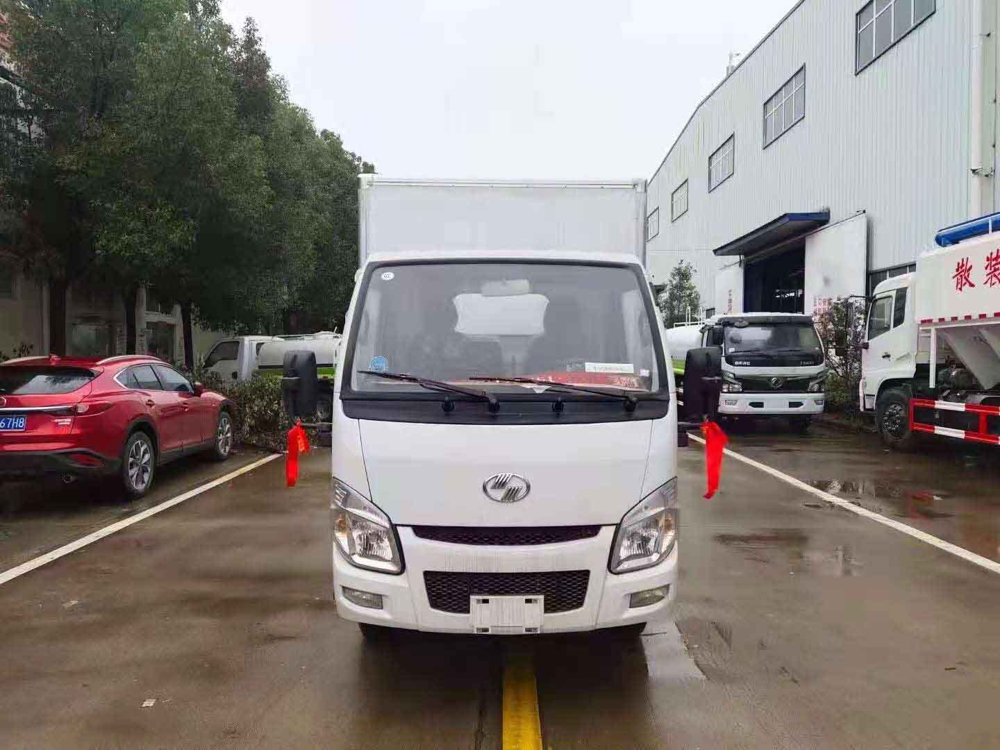 跃进国六汽油腐蚀品厢式车