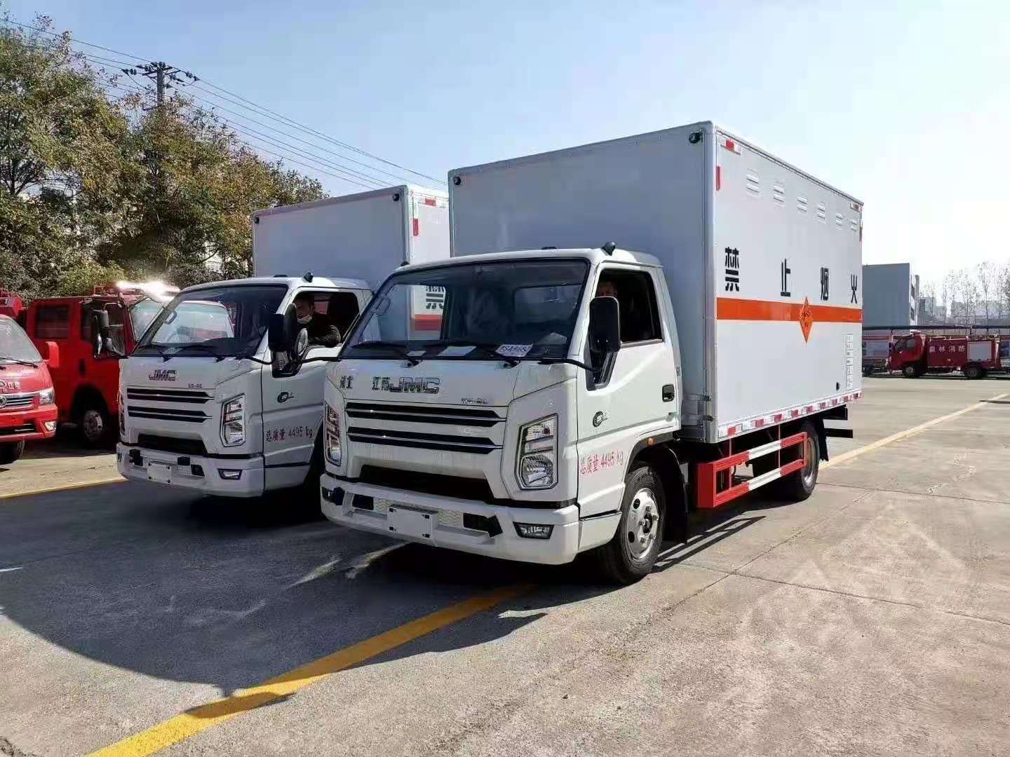 江西李总订购2台江铃国六危险品车
