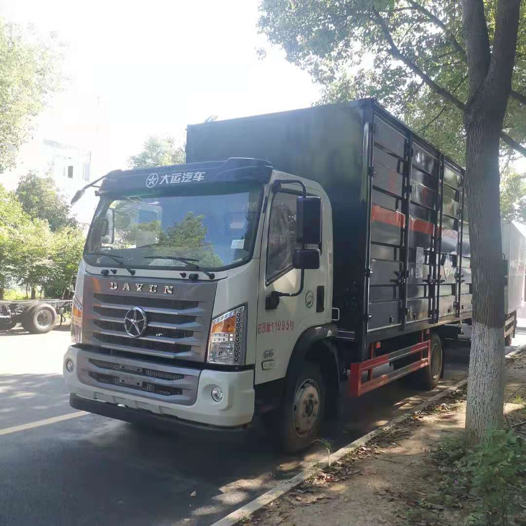 大运5米1国六瓦楞板危险品车