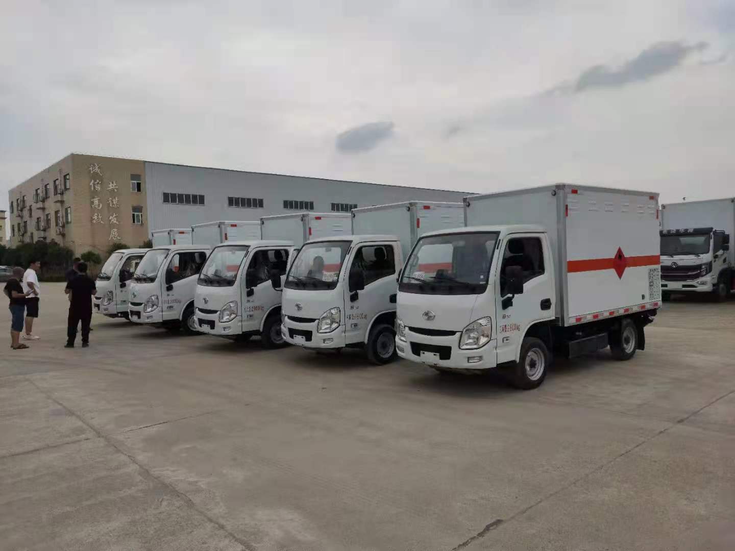河北李总订购五台跃进S70后单轮国六危险品车