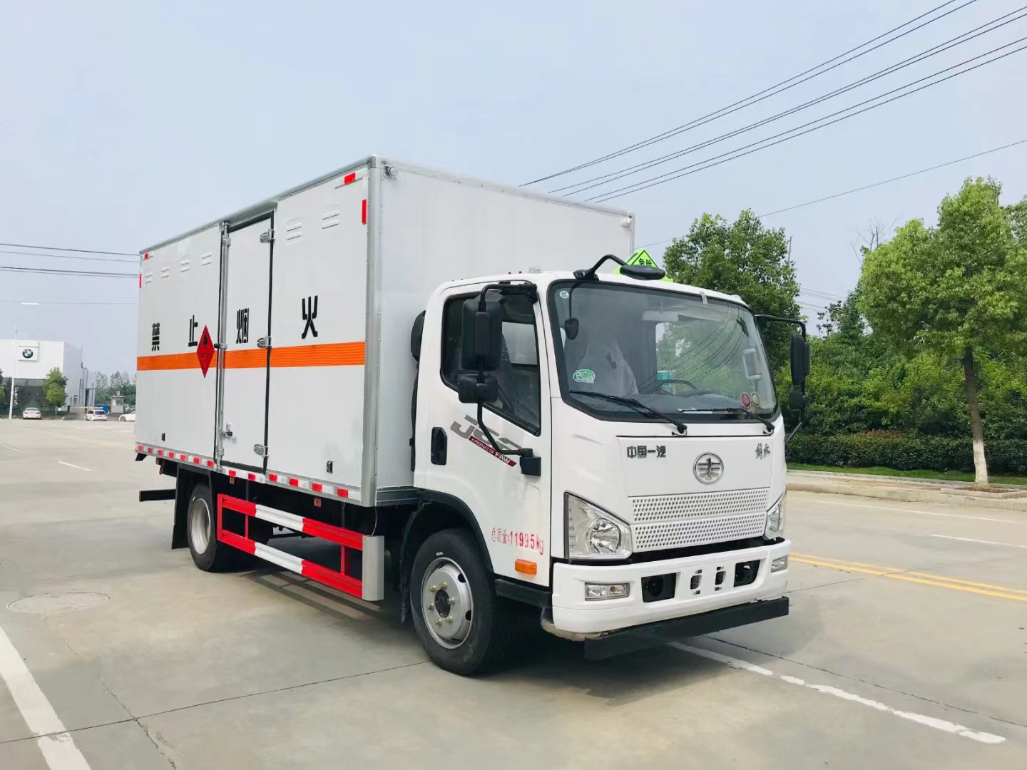 解放国六大柴160马力5米1危险品车