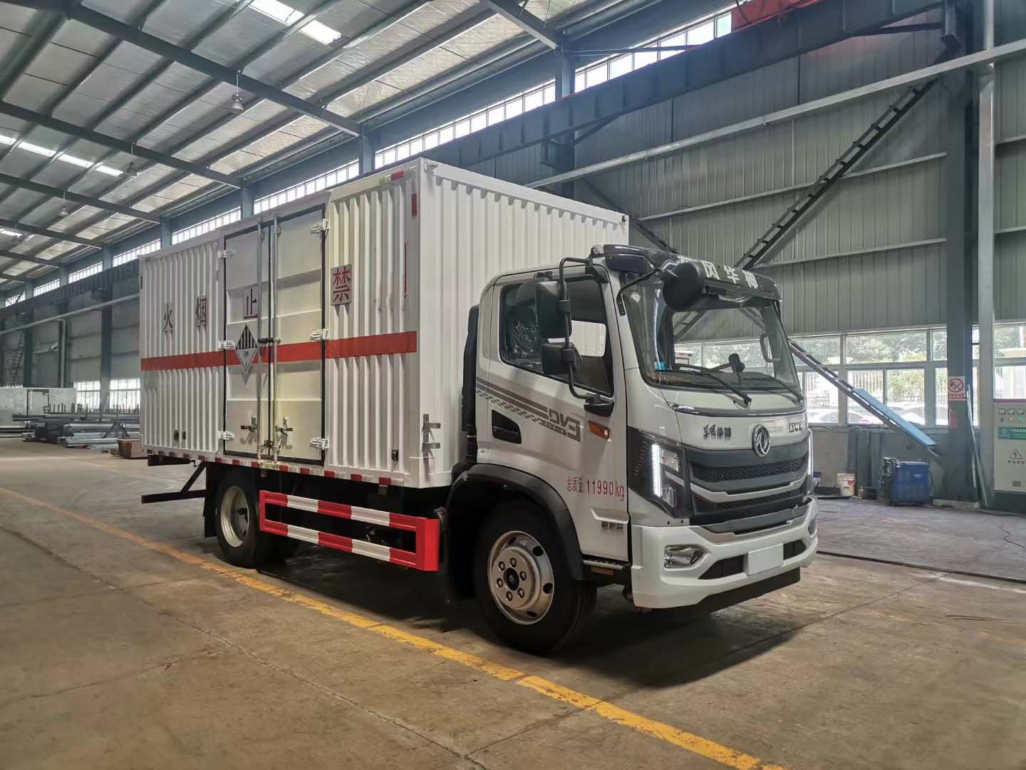 5米1性价比车型——东风华神国六危险品车