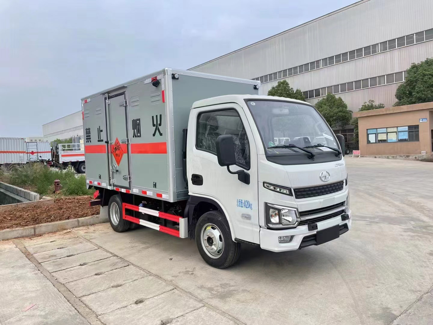 跃进柴油可进地下室危险品车