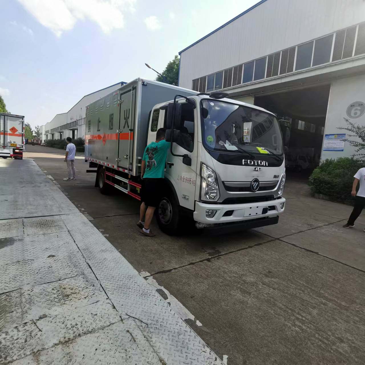 福田国六排半5吨爆破车（3.8排量156马力）
