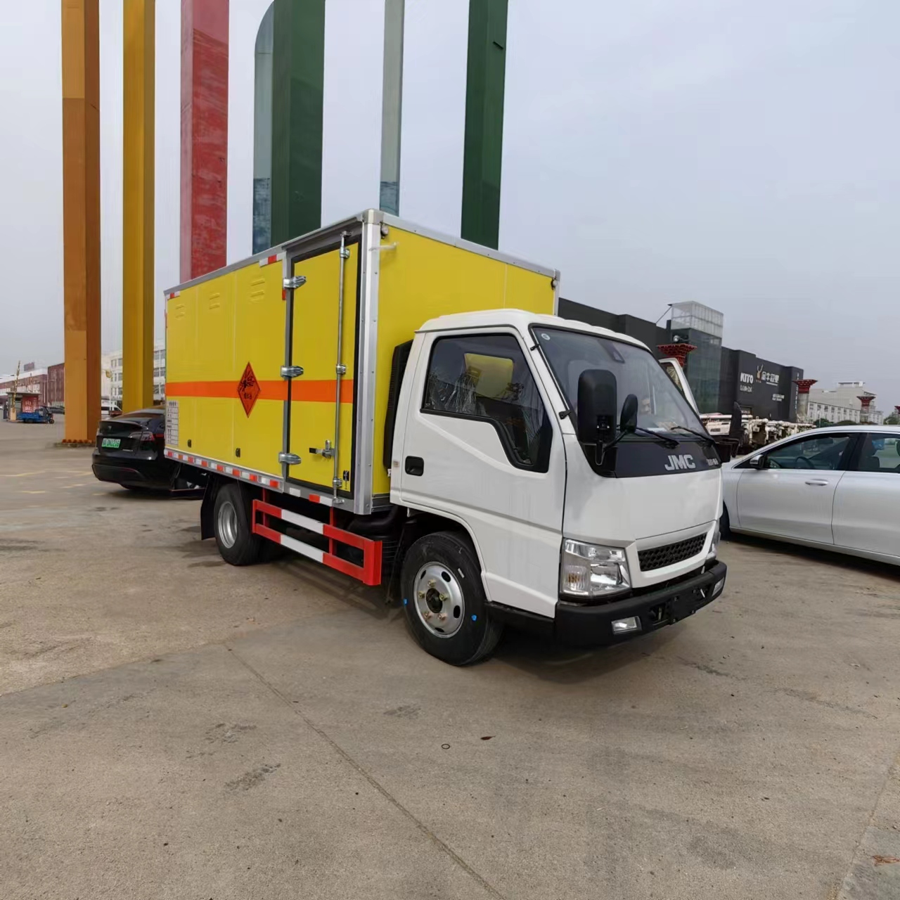 进矿洞专用爆破车——江铃3米9危险品车