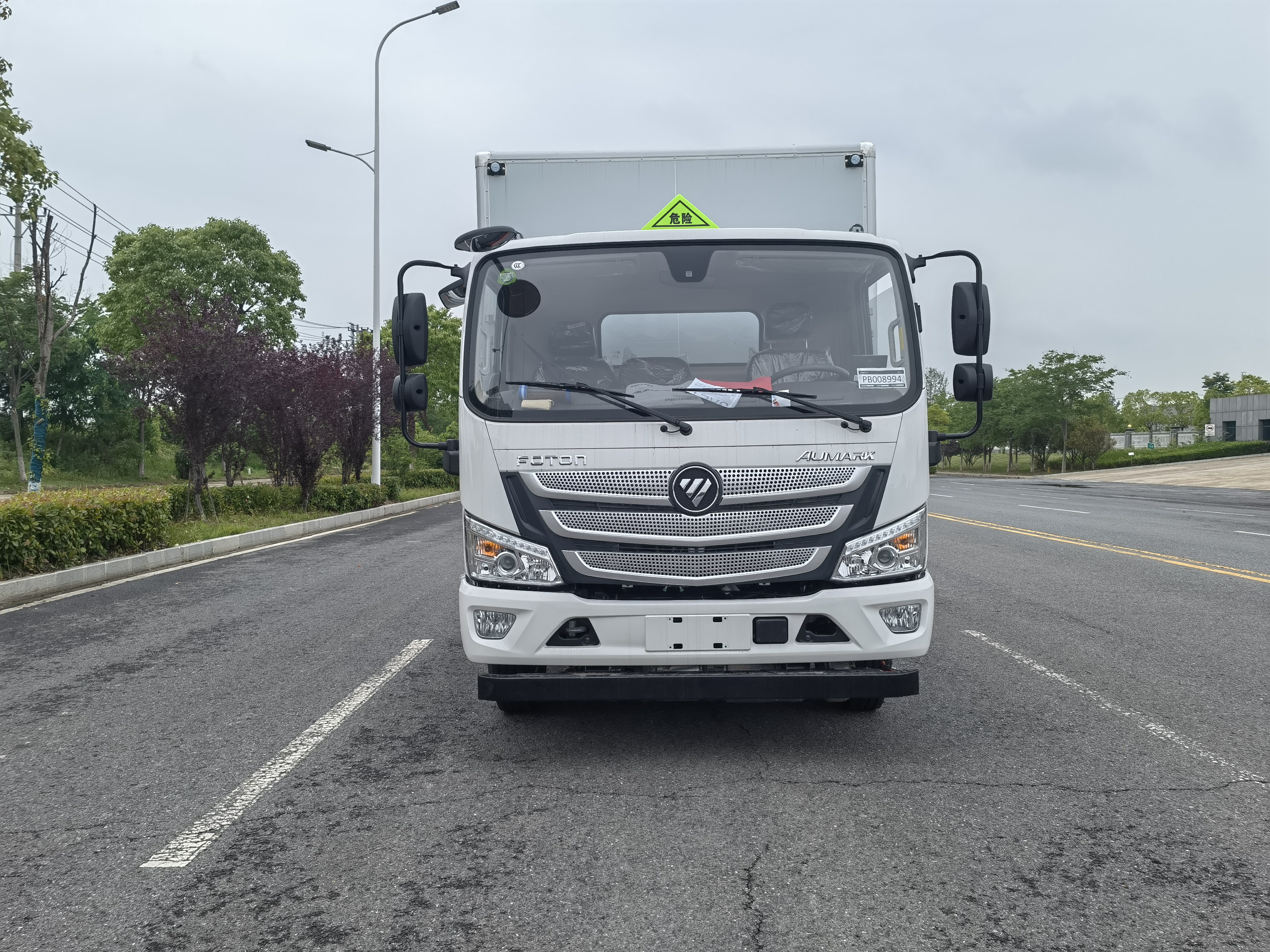 福田欧马可4米2黄牌带尾板危险品车