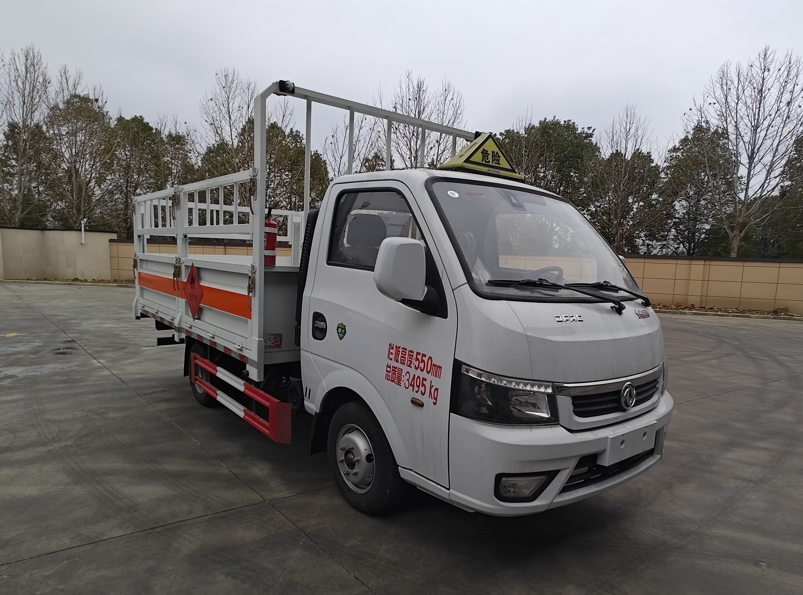 东风小型汽油1.5吨国六气瓶车