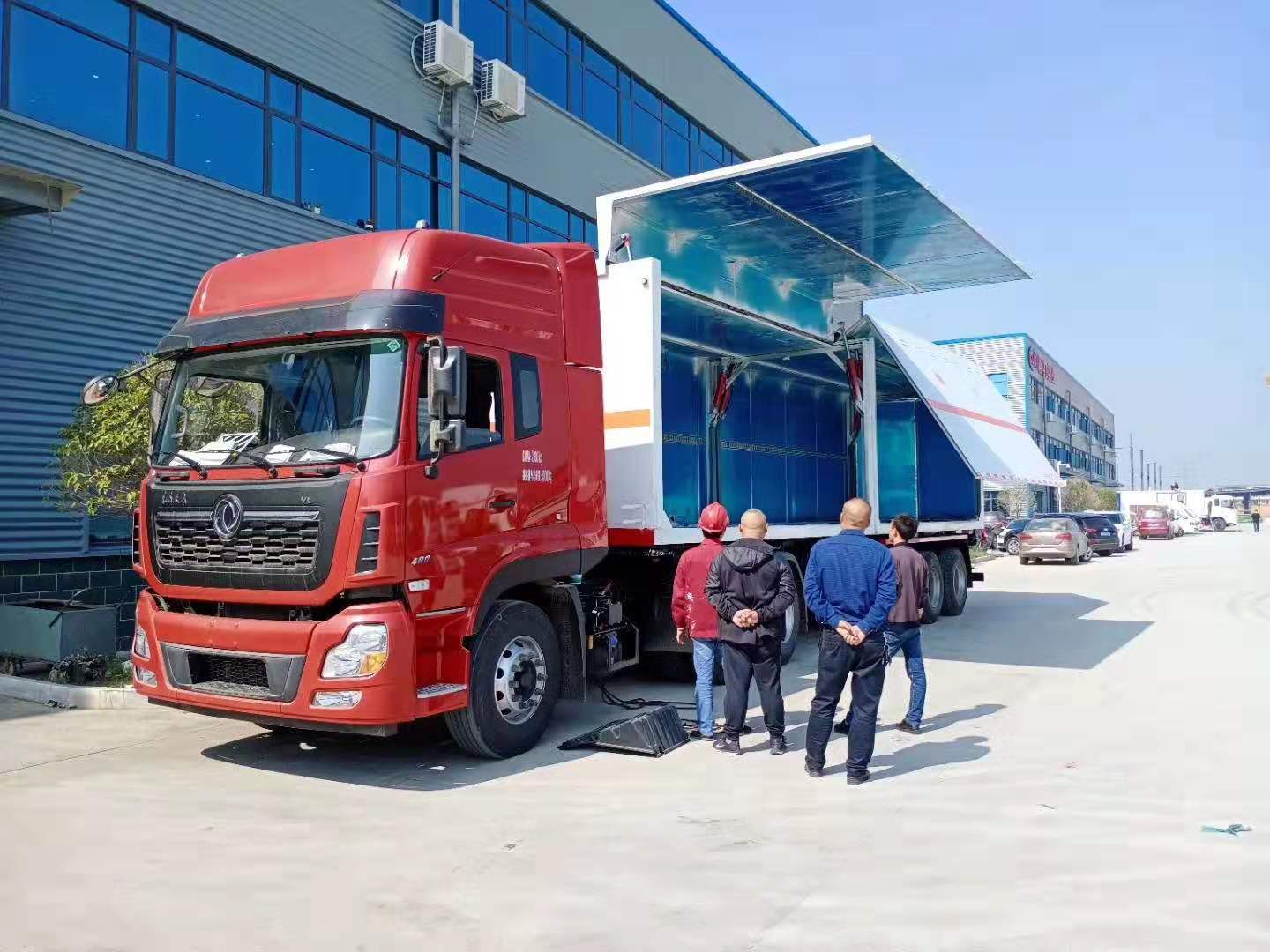 10米6杂项危险物品厢式运输半挂车发车