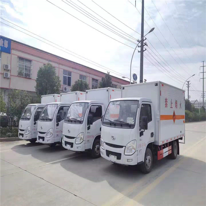 甘肃郭总4台跃进小福星柴油版国五器材运输车发车