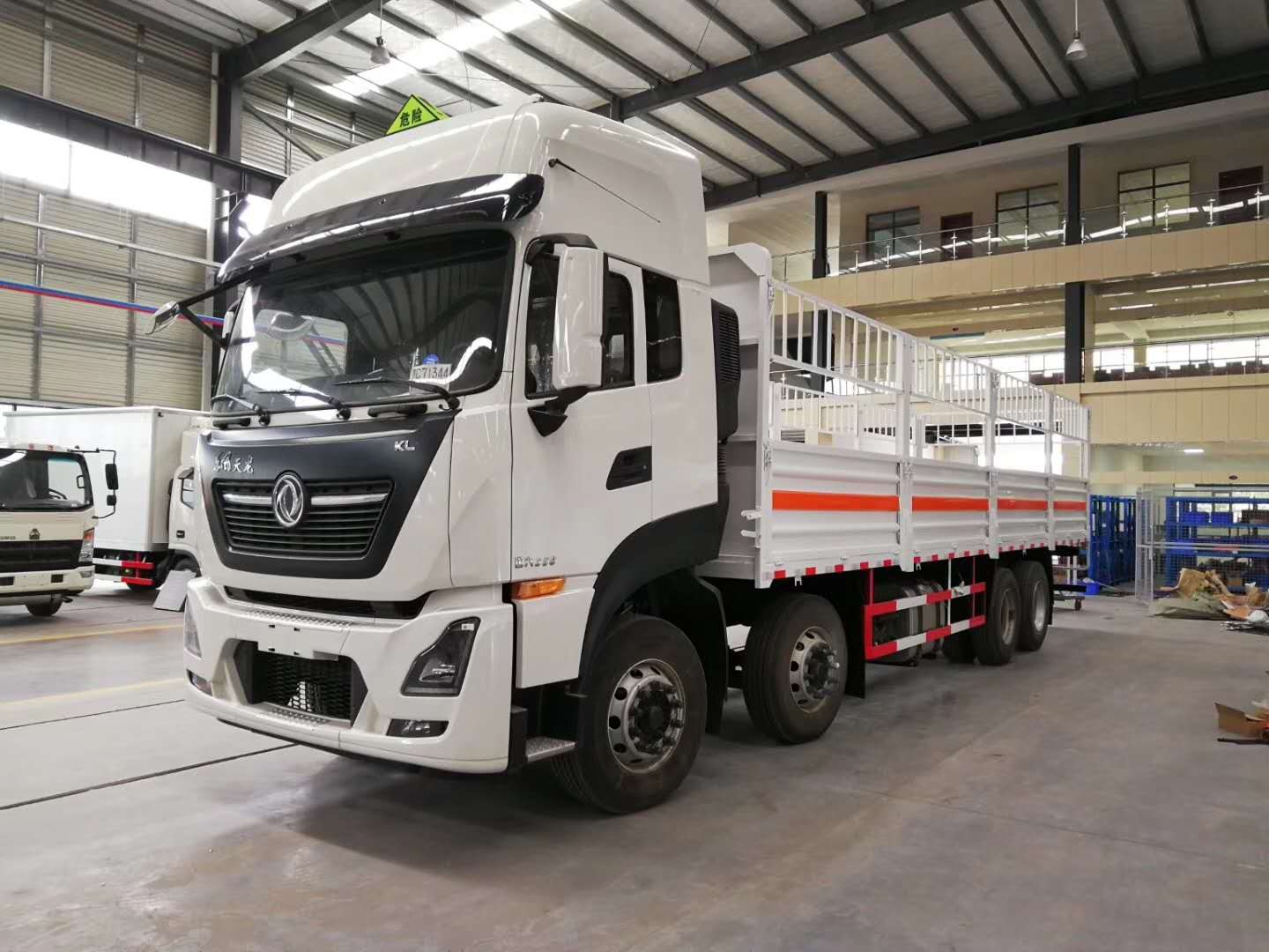 东风天龙前四后八国六气瓶运输车
