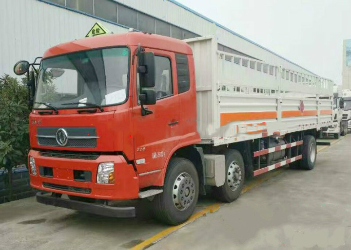 新款车型推荐——东风天龙小三轴9.6米气瓶运输车
