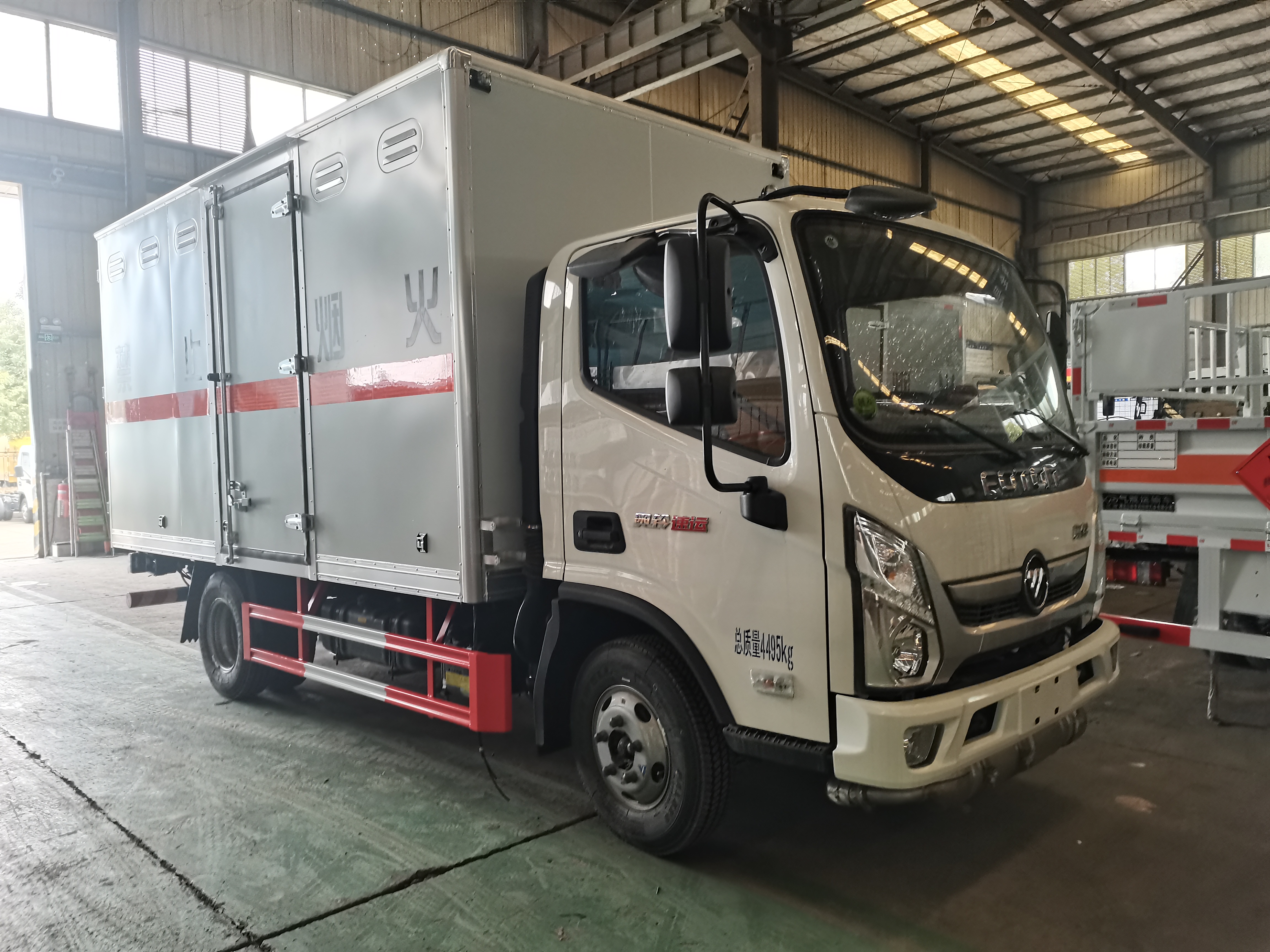 福田奥铃国六废机油运输车