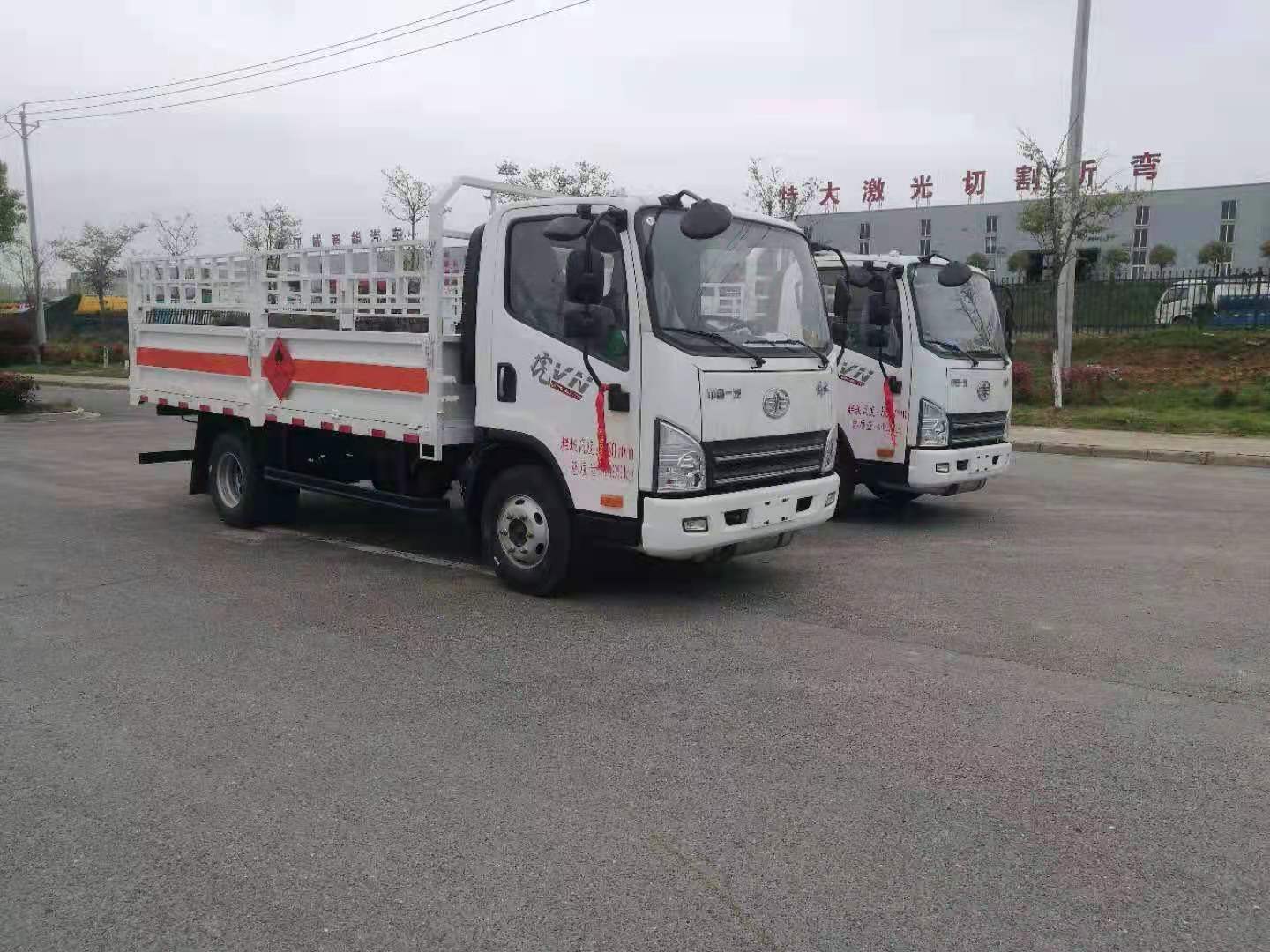 安徽黄总订购两台解放气瓶运输车