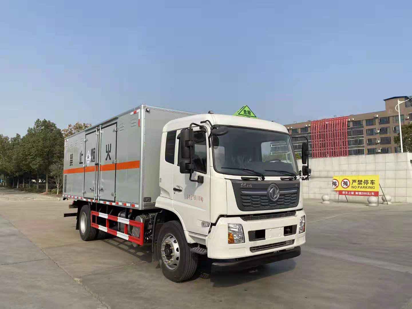 东风天锦有毒气体危险品车