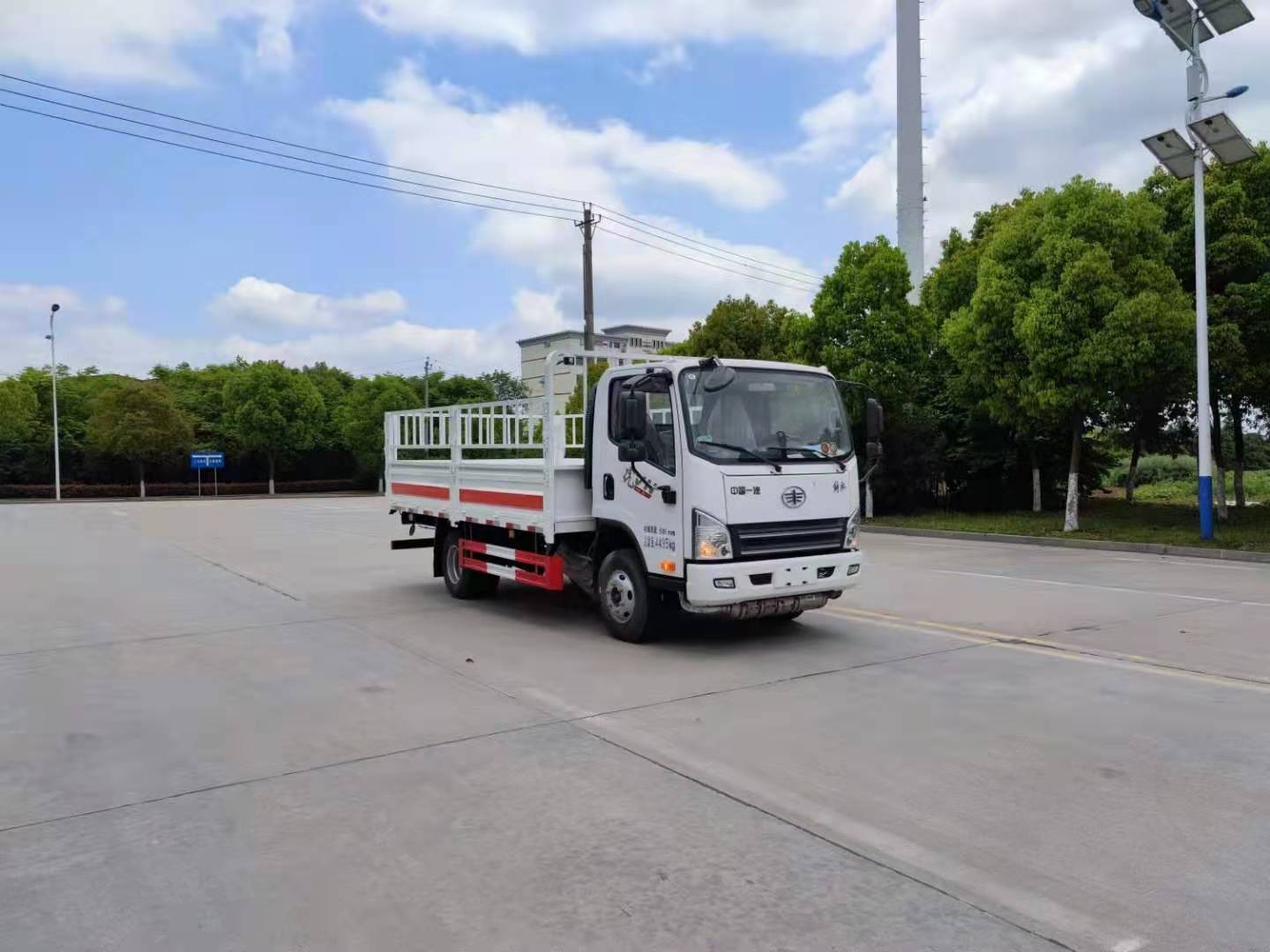 解放虎V国六蓝牌气瓶车