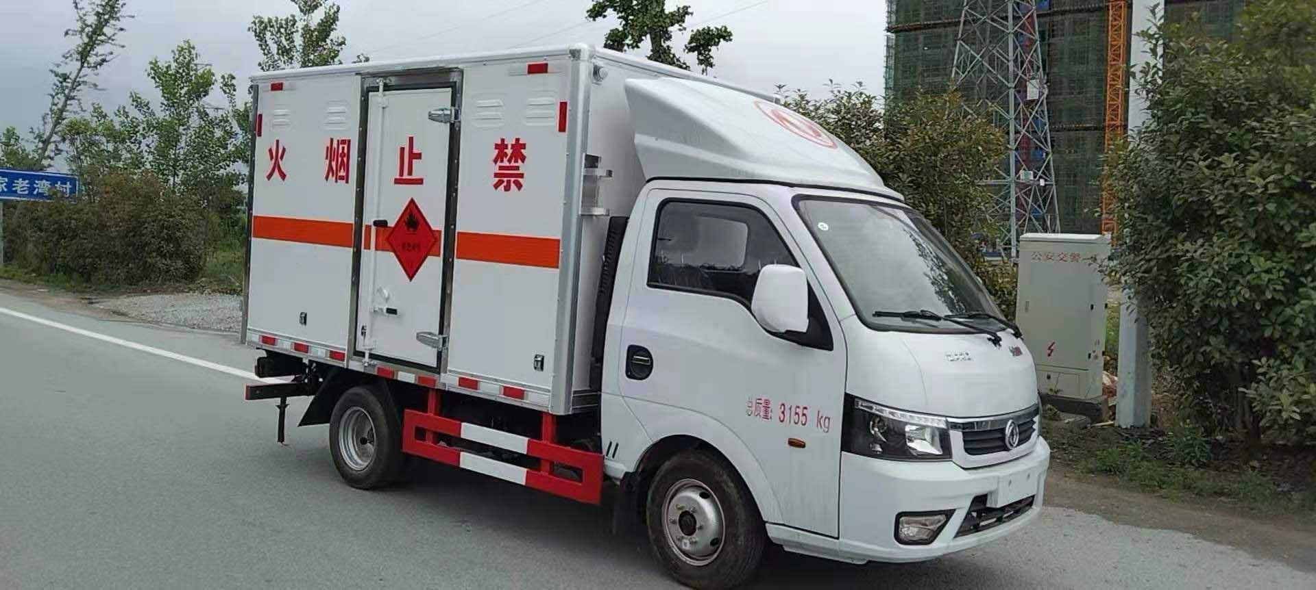 东风途逸国六柴油易燃液体厢式运输车