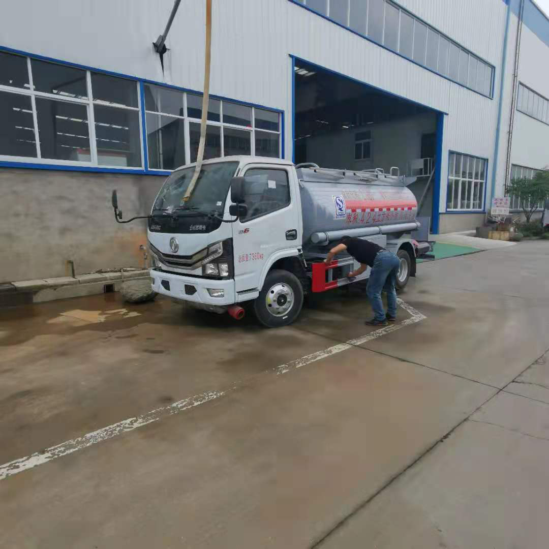 东风D6黄牌油罐车