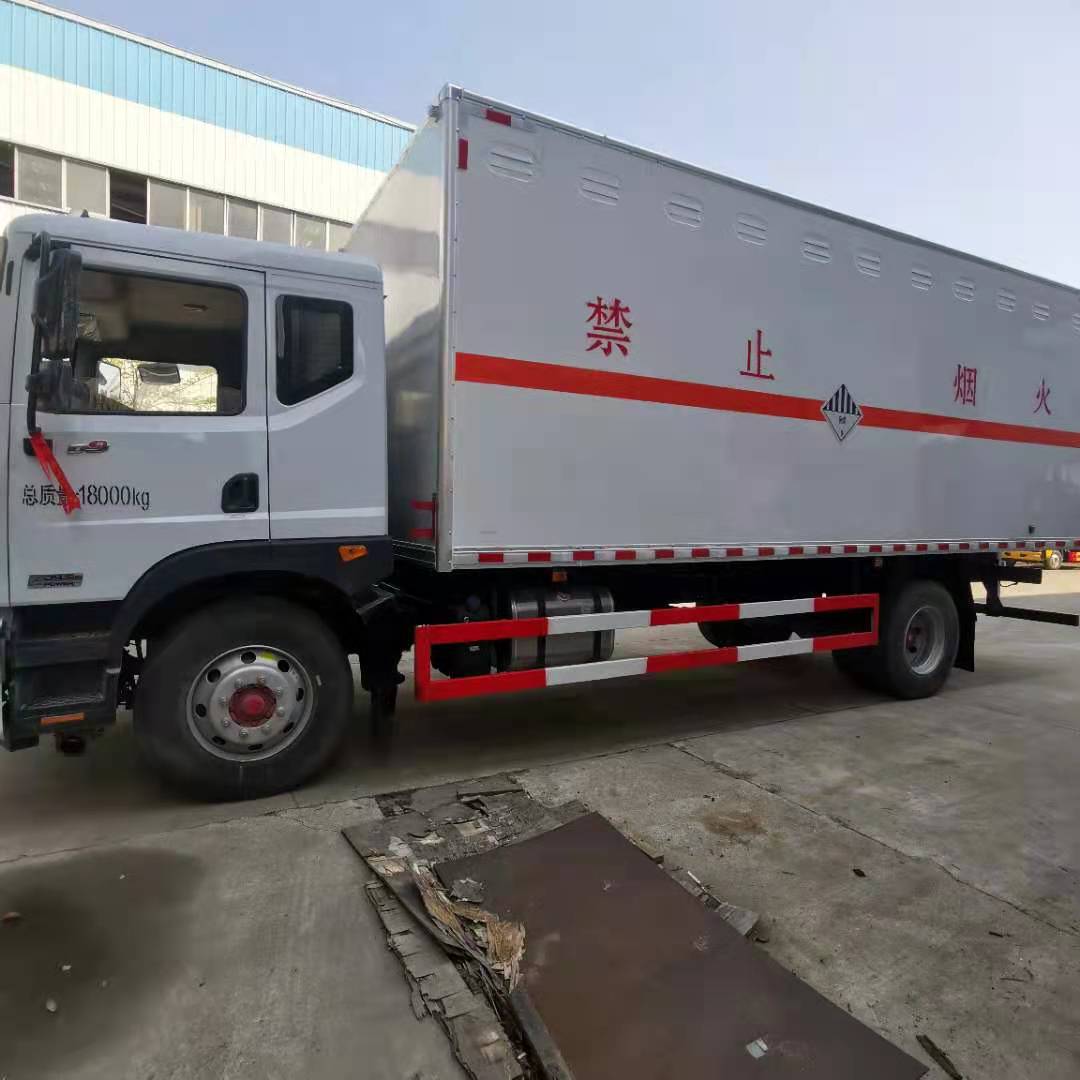 6米2东风D9爆破器材车