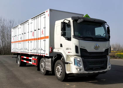 柳汽三轴国六危险品车