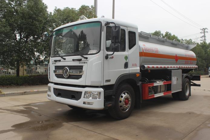 爆款油罐车推荐——东风D9国六运油车