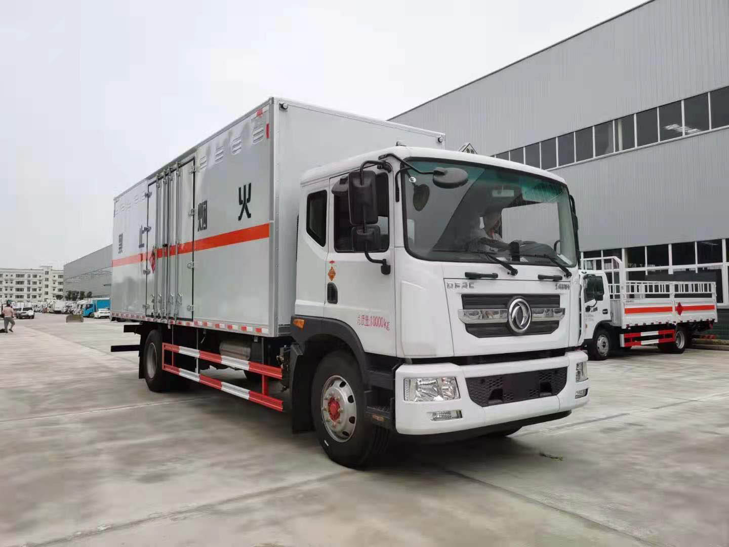 简单明了的车型推荐——东风D9国六危险品车