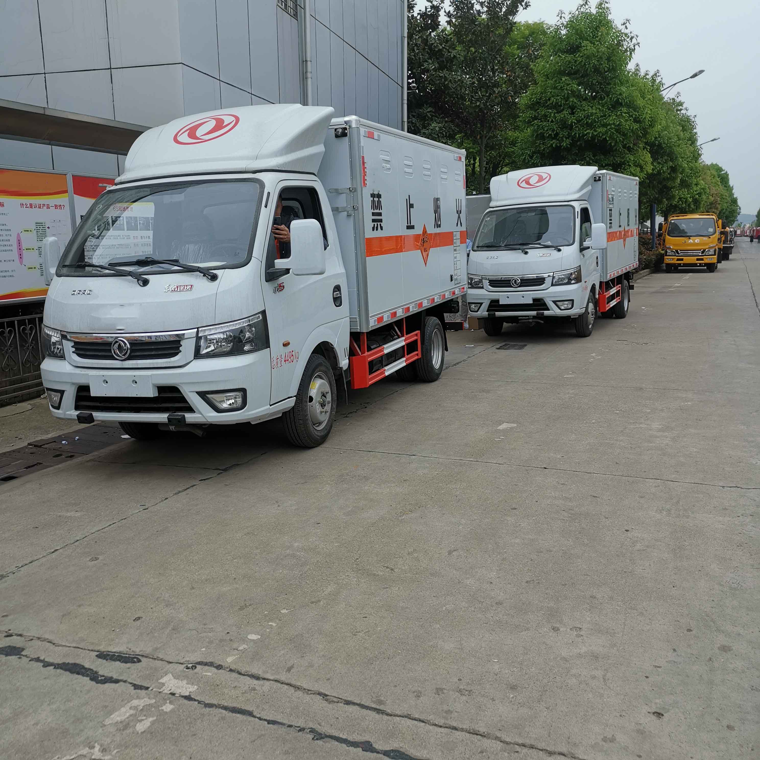 途逸国六柴油3.5米杂项危险物品厢式运输车