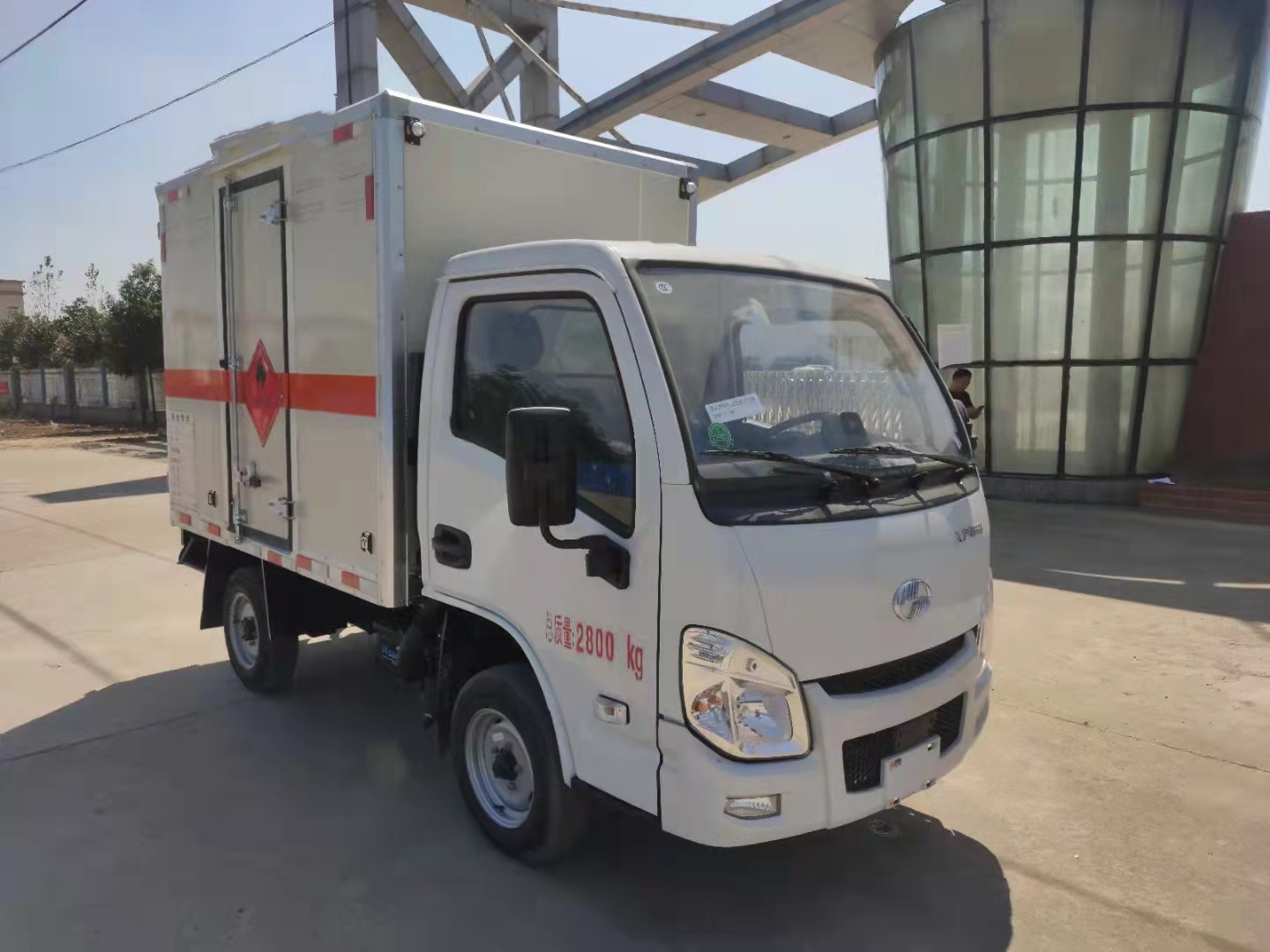 跃进后单轮国六危险品车