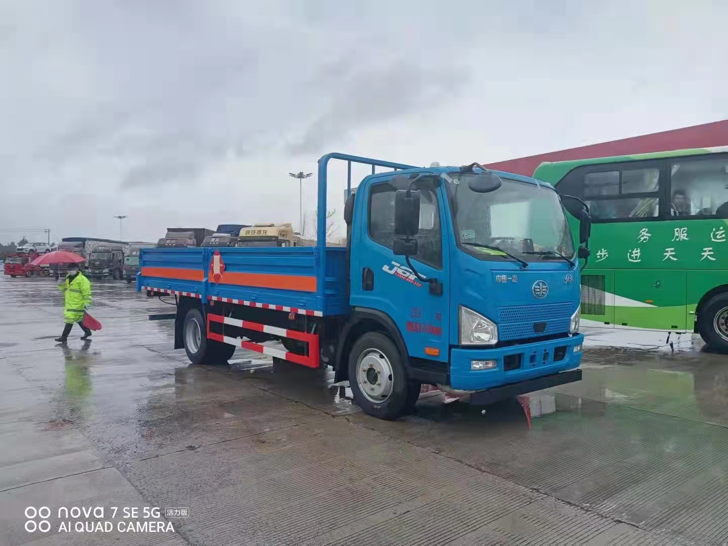 J6F解放5米1整车蓝色国六气瓶车