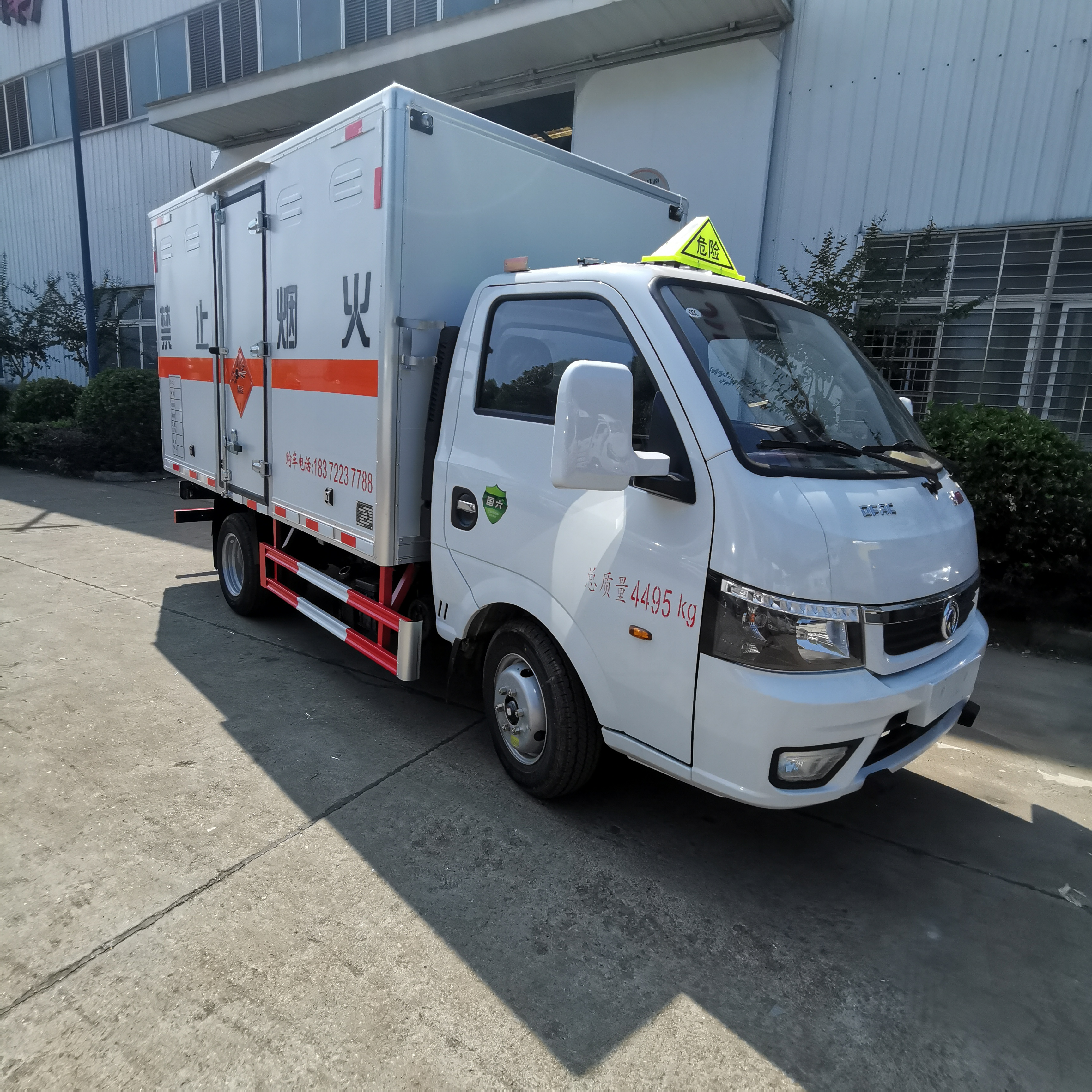 东风途逸柴油3米5国六爆炸品运输车