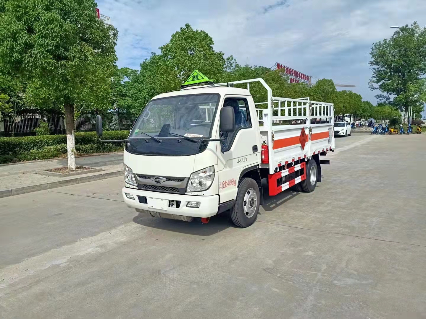 福田小卡国六危险品车