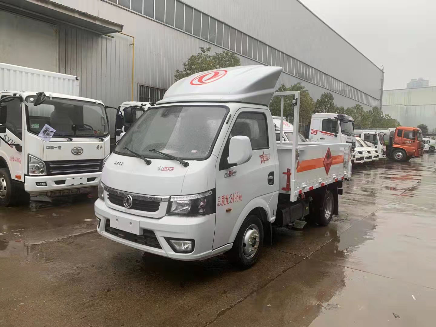 东风途逸2米6国六气瓶运输车