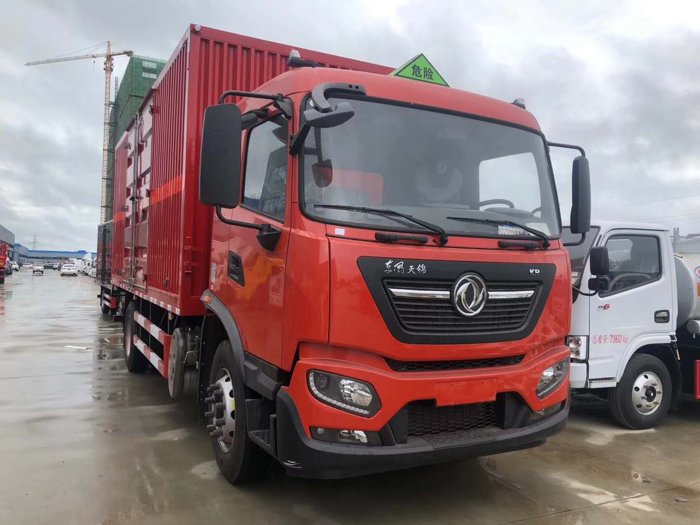 东风天锦KR国六危险品车