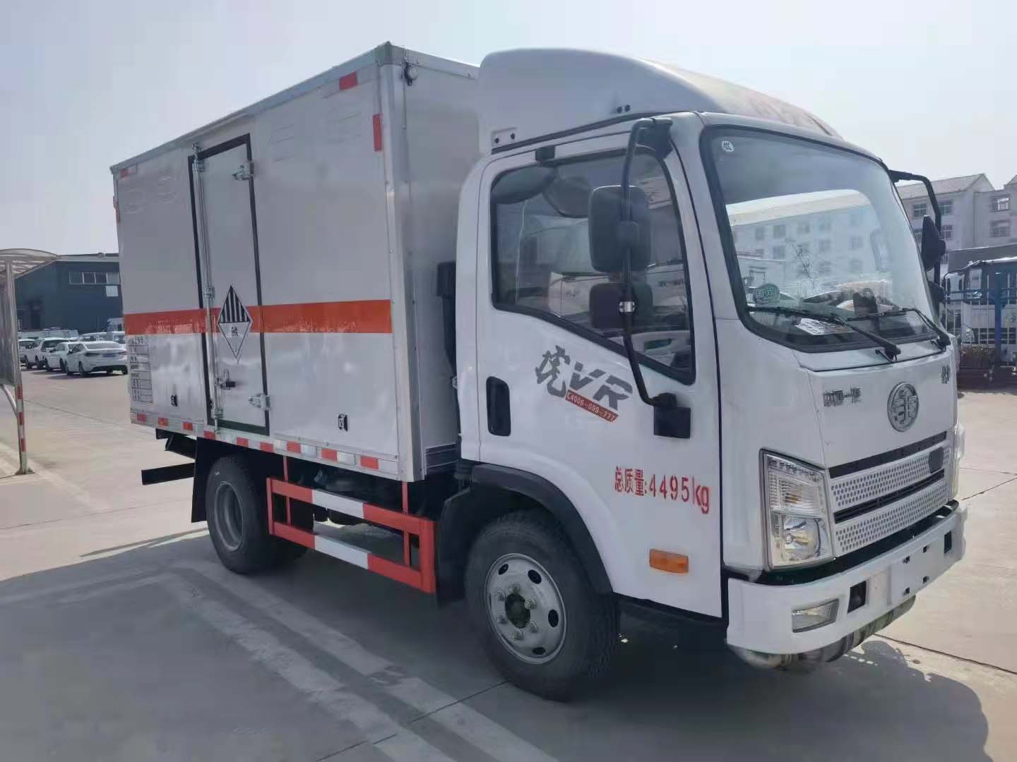 解放虎V短轴距3米4国六危险品车
