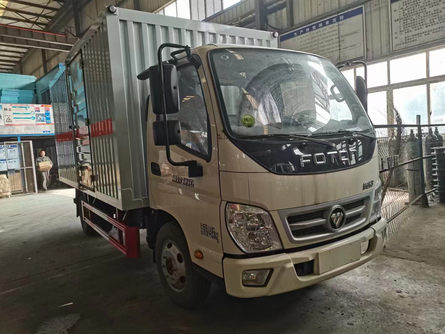 福田奥铃捷运115马力瓦楞板危险品车
