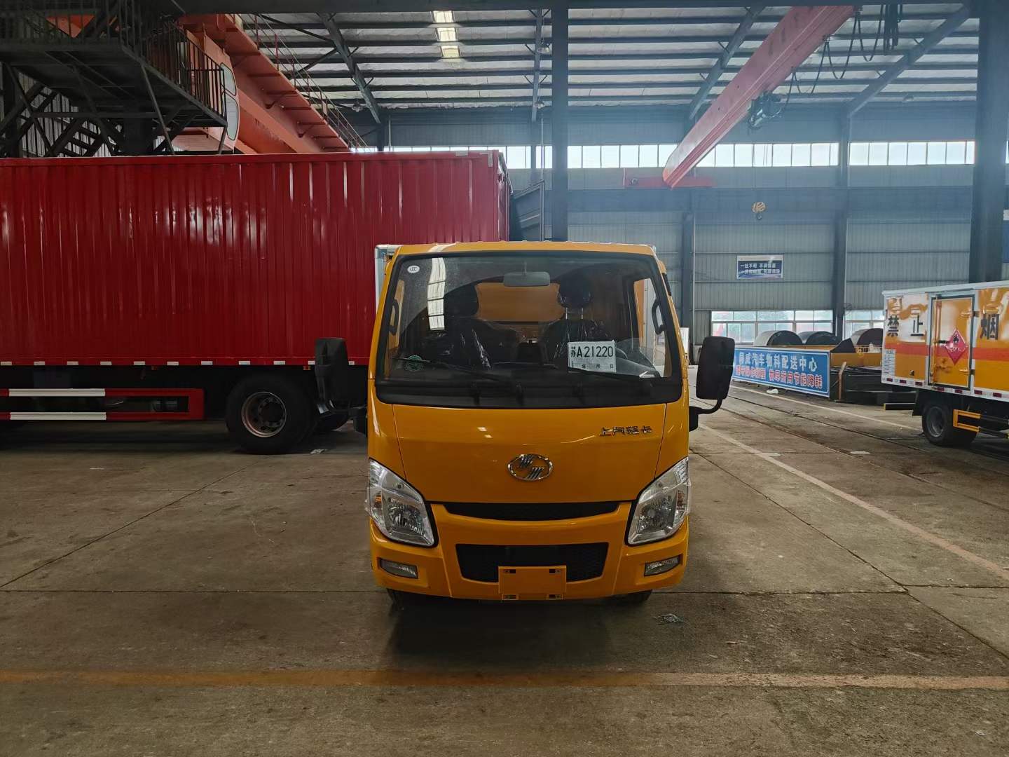 跃进汽油可下地库危险品车