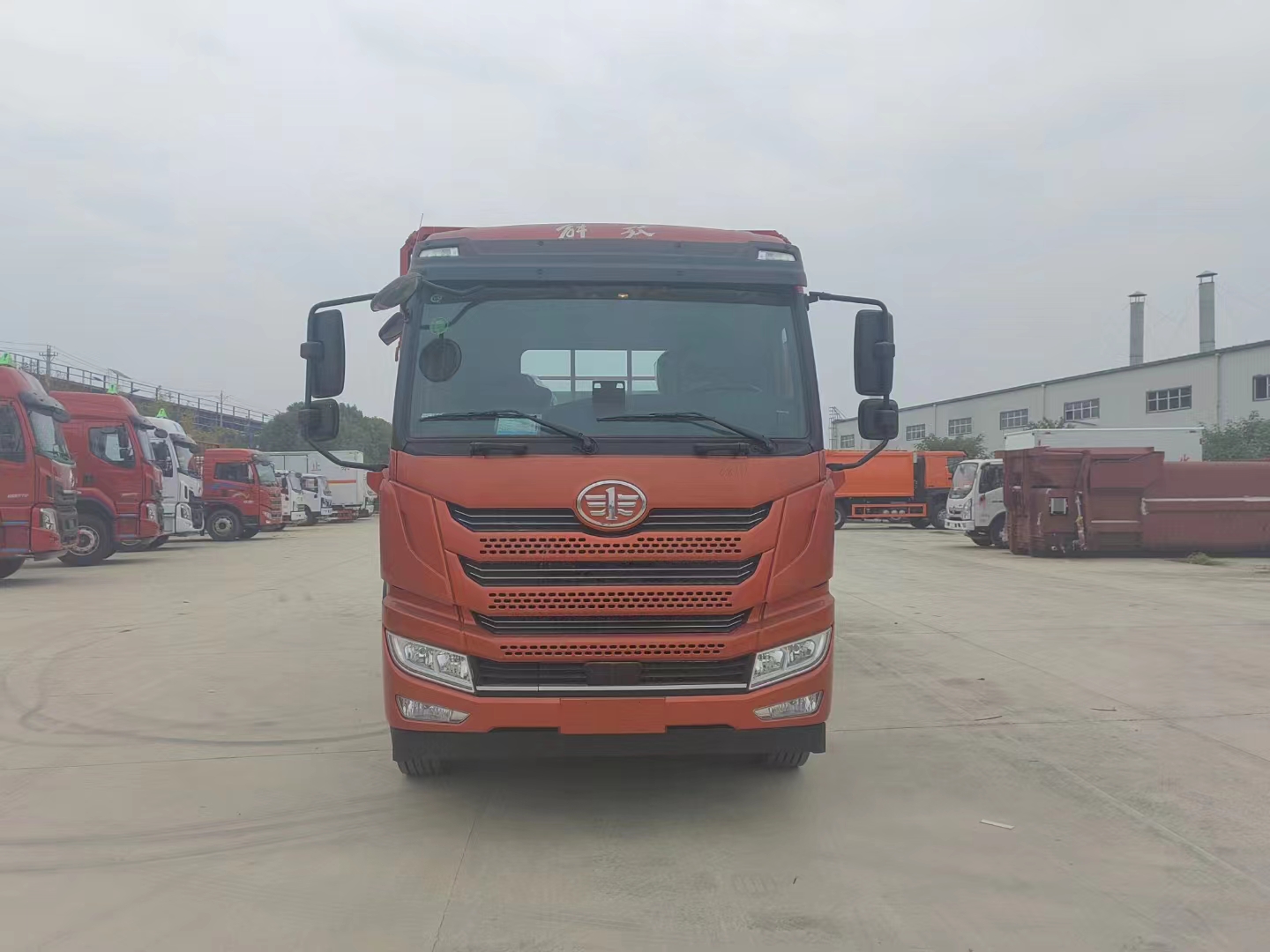 新款车型推荐——解放龙V国六6.8米气瓶运输车