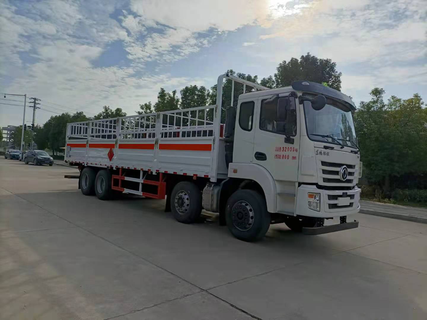 东风锦程前四后八国六气瓶车