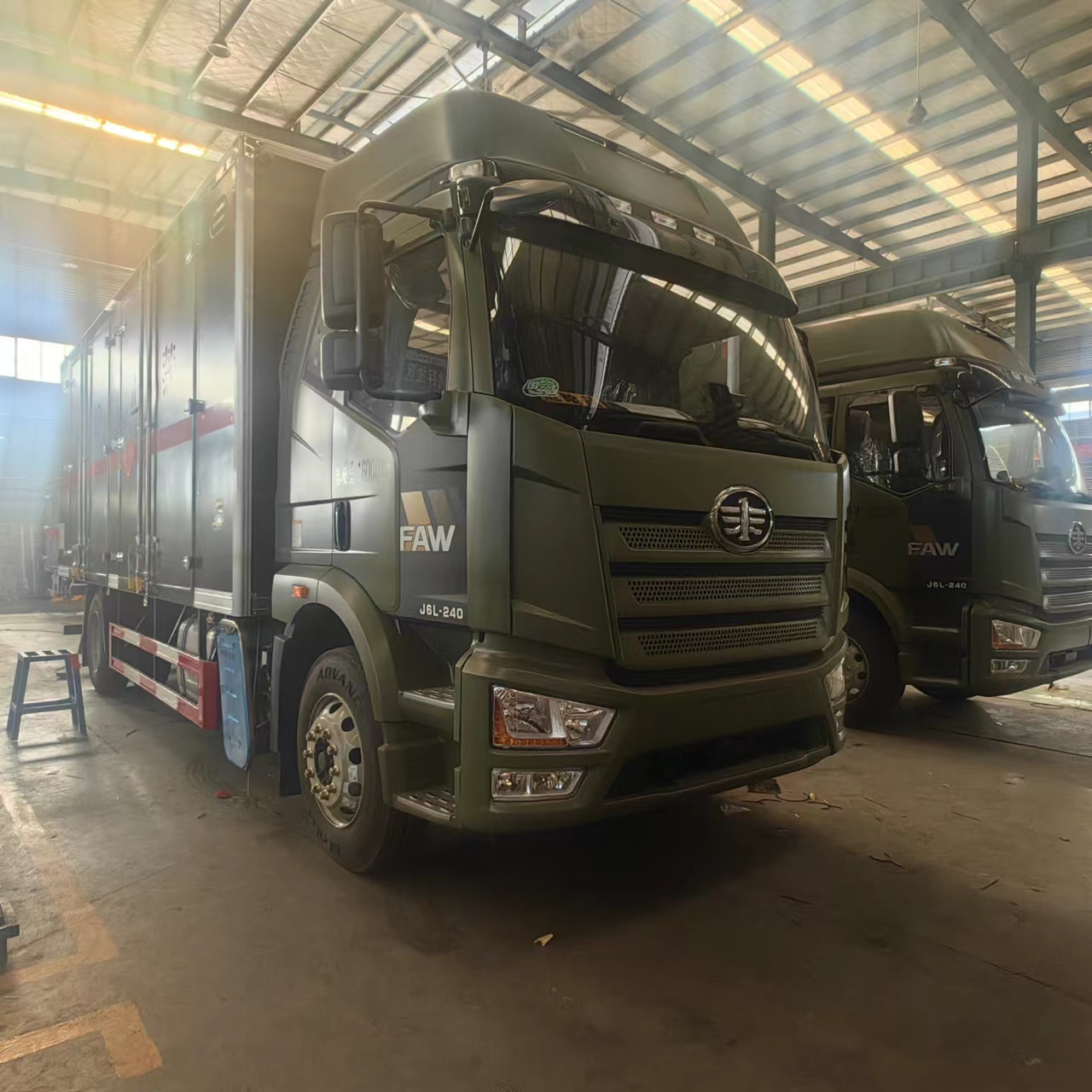 解放J6L国六拉搗弹绿色爆破器材车