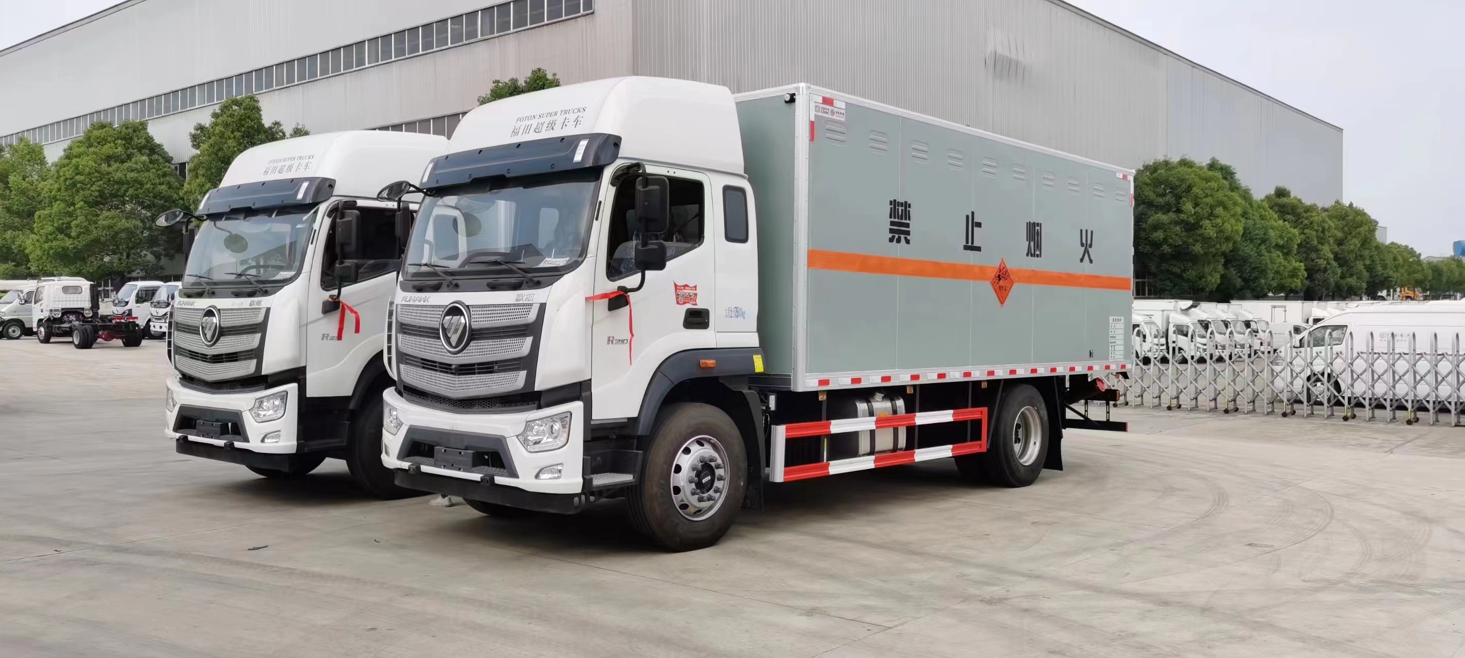 东风天锦国六腐蚀品厢式运输车