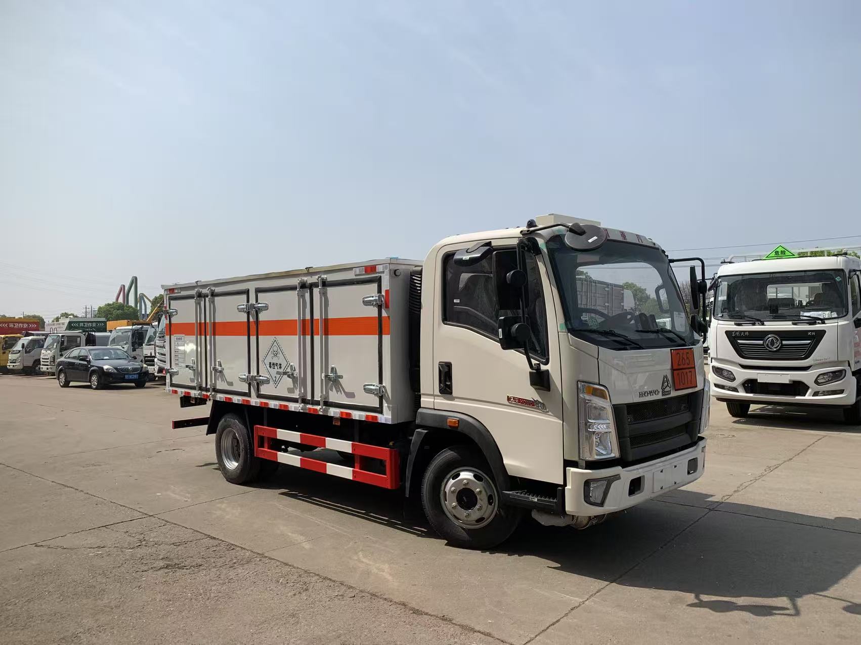 重汽豪沃国六蓝牌毒性气体厢式车